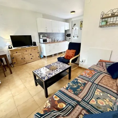 別荘 One Bedroom With Communal Pool *