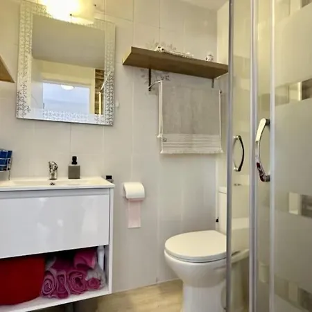 One Bedroom With Communal Pool * デニア