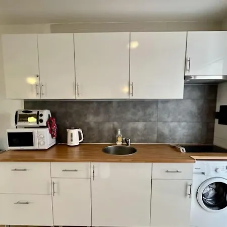 別荘 One Bedroom With Communal Pool *