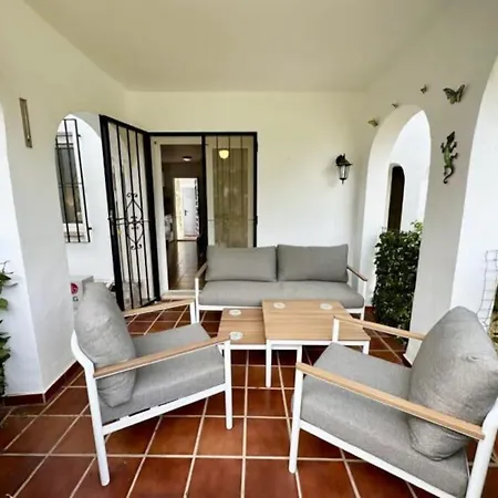 One Bedroom With Communal Pool * デニア