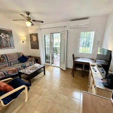 One Bedroom With Communal Pool بيت للعطل دينايا